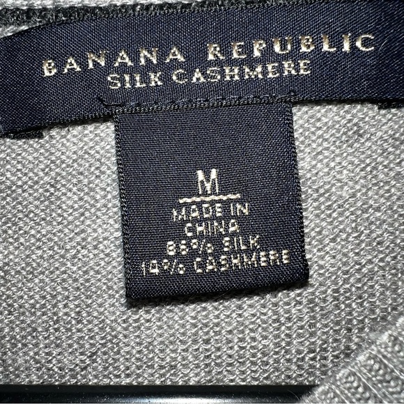 Banana Republic 86% Silk 14% Cashmere Gray Sweater Size Medium - Picture 4 of 5